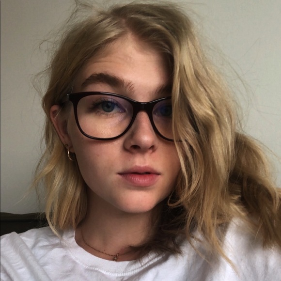 Meet your Posher, Hailey - Picture 1 of 1